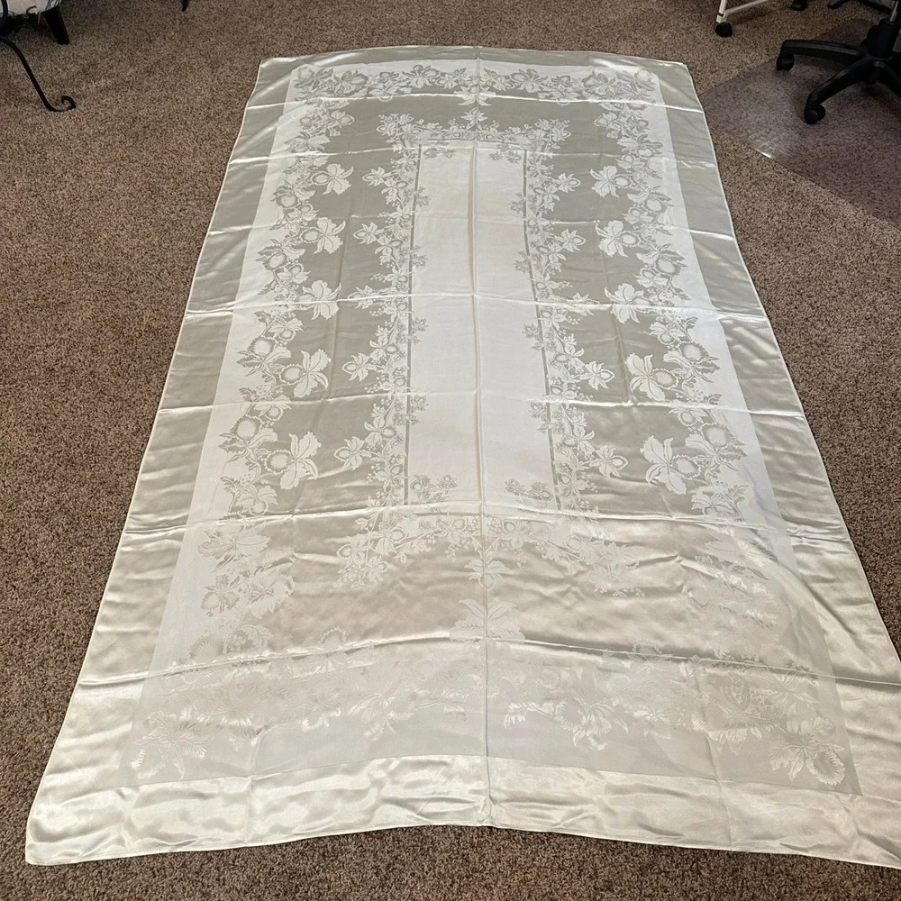 VTG Damask Floral‎ Rose Tablecloth Cream Ivory Satin Shimmer Finish 62X100